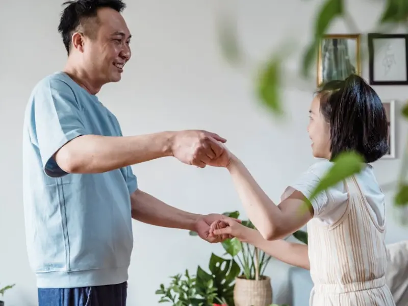 两个人都有家庭，又彼此相爱，请记住这句话不然会受伤的