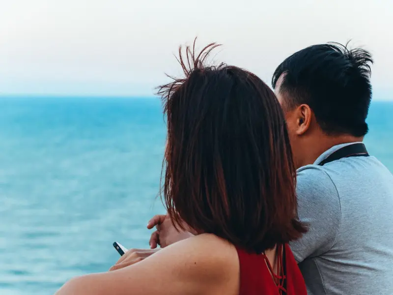 有家庭的两个人，彼此再相爱，也要这么做才是对的