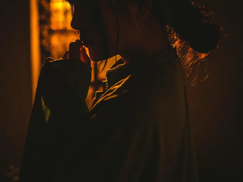 两个有家的人动了真情，不想破坏彼此的家庭，女人这样处理最明智