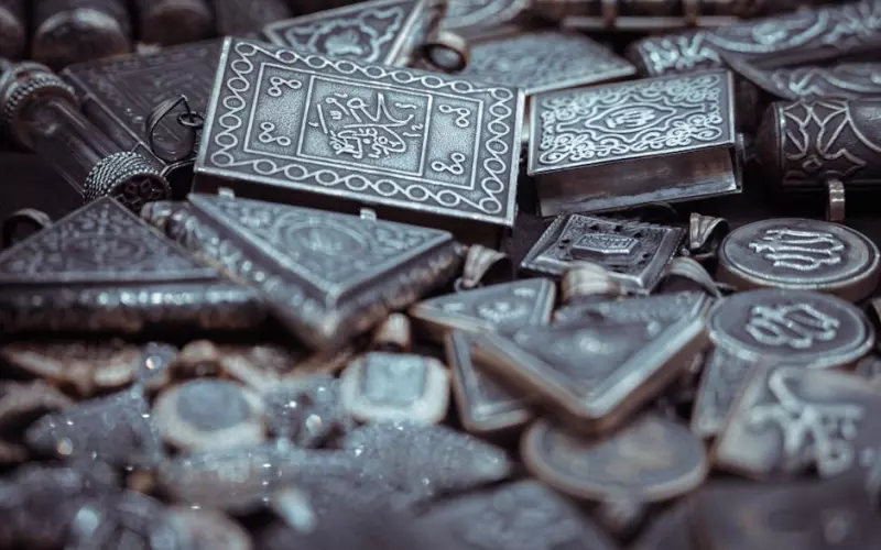 泰国佛牌种类：胸针(KemGlud)