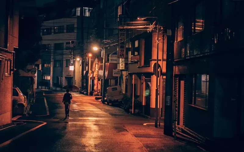 一个人走，一个人睡，一个人思索，一个人沉醉。（献给孤独的你）