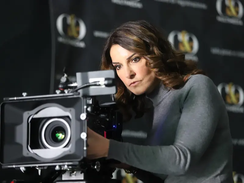 我们各自有家庭，但我们还是相爱了，现在爱的好苦，我该怎么办