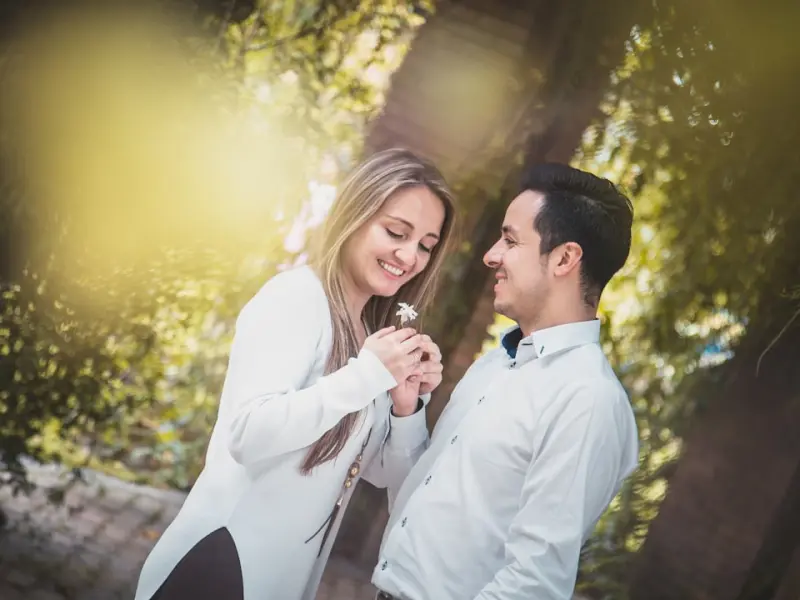 老公出轨后我们一直闹离婚，但是我还很爱他，我该怎么办