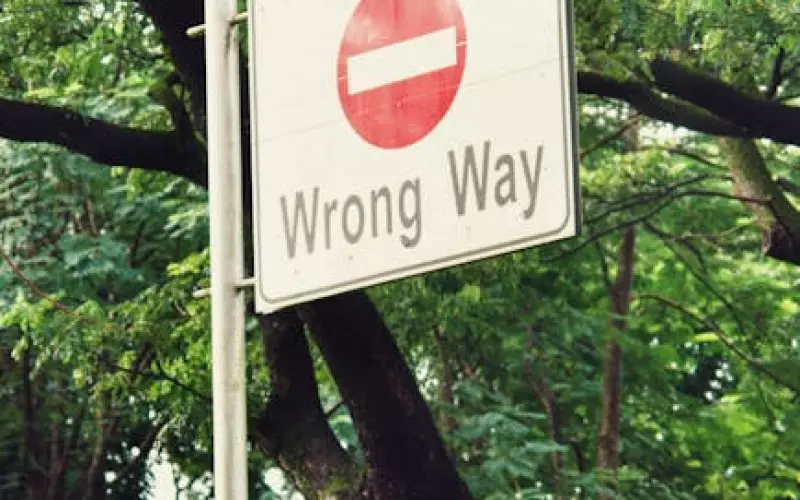 分手后见面还吵架 你挽回方法用错了