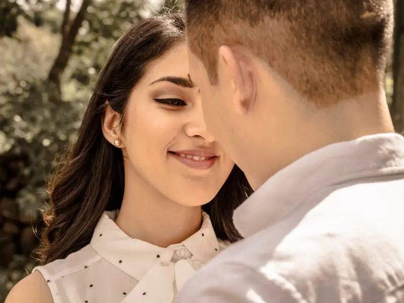 女人对你动了真情，会有的四个表现？藏不住！