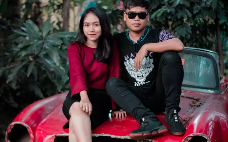 男生分手后还爱着对方会有哪些表现？