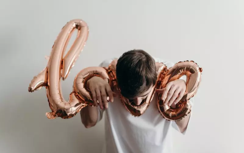 分手后男人还爱你的表现有哪些？