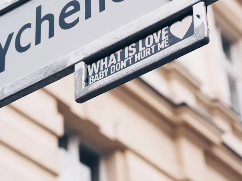 前男友还爱你的表现都有哪些，如何正确解读？