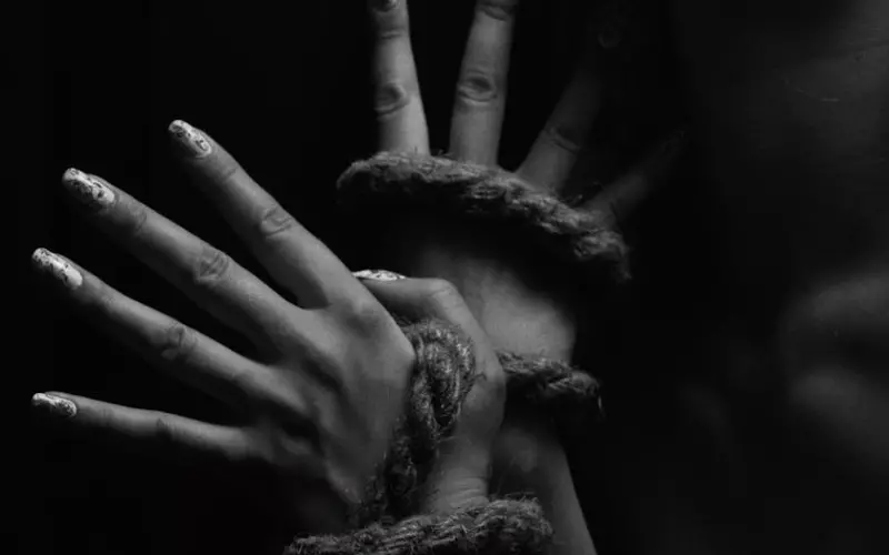 男人和女人出现婚外情有什么表现(发生了婚外情都逃不过这三种折磨)