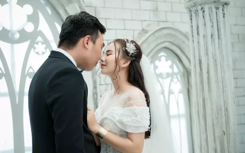 男人刚结婚就出轨前任说明什么(前任出轨跟别人闪婚他会有报应吗)