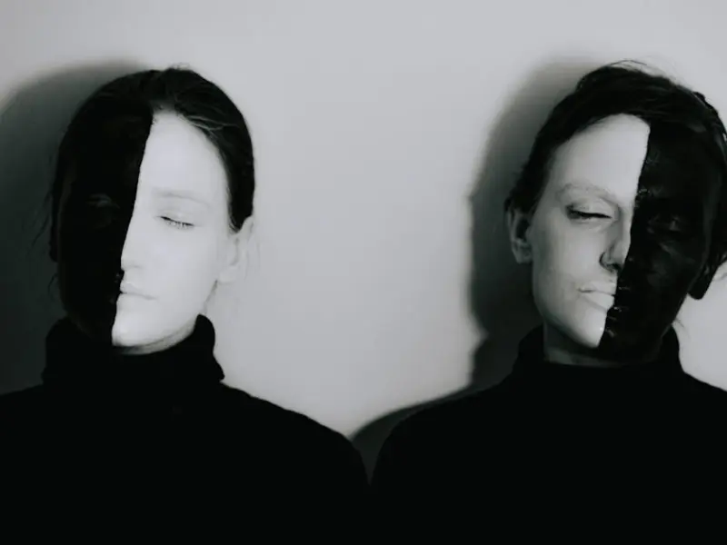 两个人三观都不一致是一种怎样的体验?