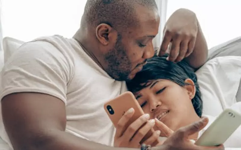 发现老公和异x闲聊第一时间你要这么做#婚姻