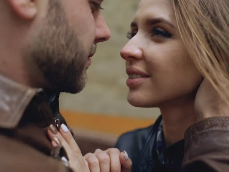 深爱你又不主动去联系你的男人，有什么样的目的