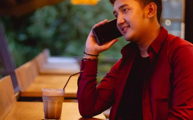 前任主动打电话，哭着求挽回，是什么体验？