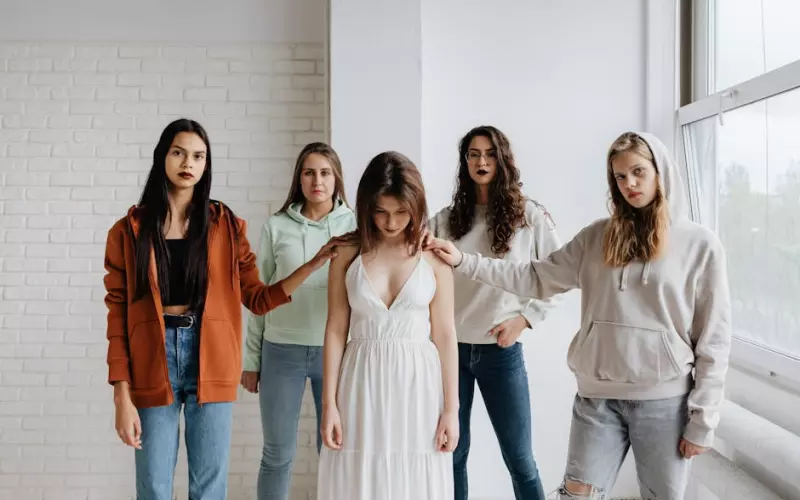 拆散别人婚姻会遭什么报应(拆散别人的姻缘是什么因果)