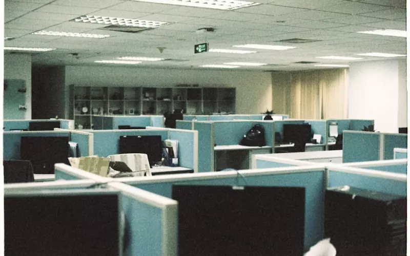 男人婚外出轨该怎么办(男人出轨被发现怎么解决最好)