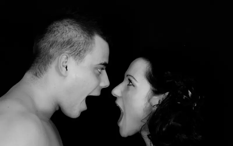 男朋友跟别的女人玩暧昧怎么办