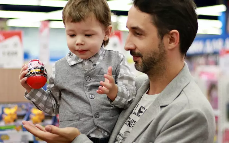 男友爸爸怕我看上他的钱才和男友在一起该怎办？