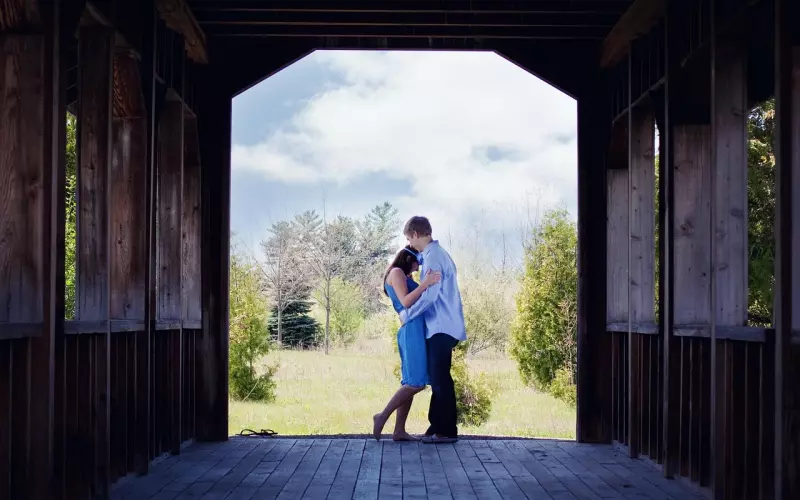 男朋友和女朋友吵架了怎么办呢