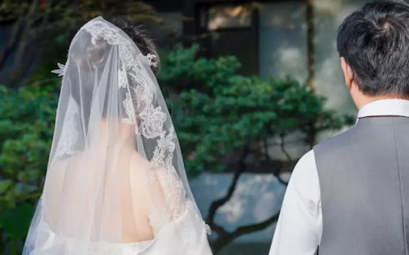 刚结婚半年老公出轨该怎么办(结婚20年老公一直出轨我该怎么办)