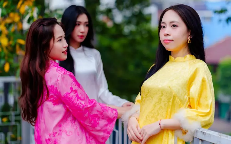 老公和别的女人暧昧该怎么处理(发现老公跟别的女生聊暧昧怎么办)