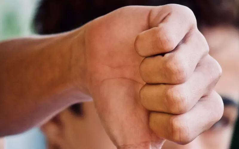 男友不爱说话导致我妈不喜欢他怎么办