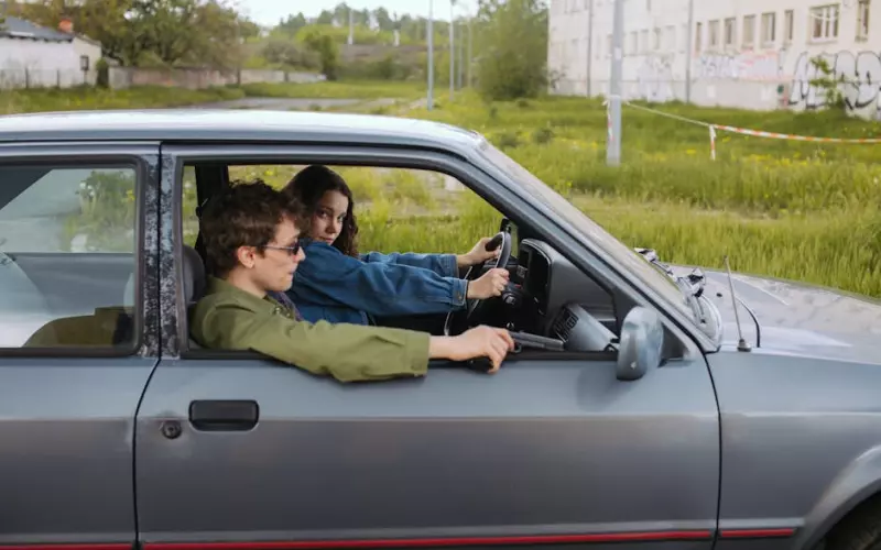 网恋女朋友主动开车来找我怎么办(网恋女朋友把车开走了)