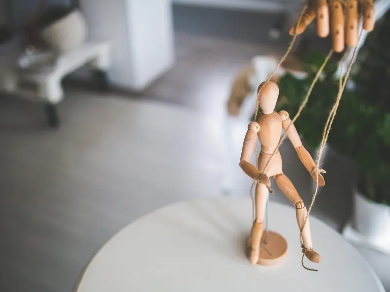 妻子出轨怎么办？情感咨询师教你如何处理出轨问题