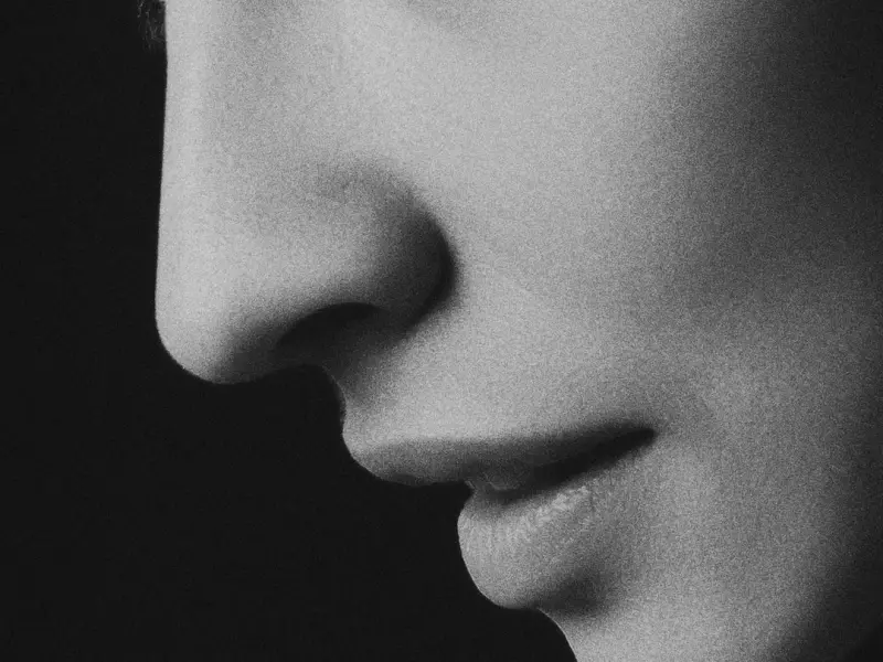 女生跟你约会的时候，一直玩手机怎么办？