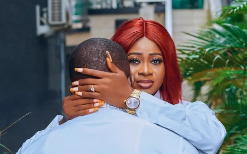 老公出轨了老公想挽回婚姻怎么办(如何挽回出轨非要离婚的老公的心)