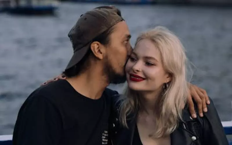 分手后遇到失恋的女生该怎么办(初恋失恋了怎么办才能最快走出来)