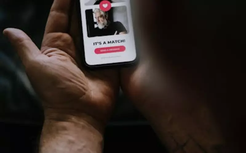 网恋奔现对方长得很丑怎么办(网恋奔现觉得对方长得丑怎么办)