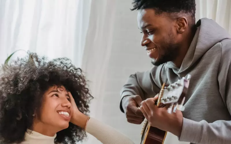 分手后什么歌可以挽回女友(分手后该点什么歌曲挽回男友呢)