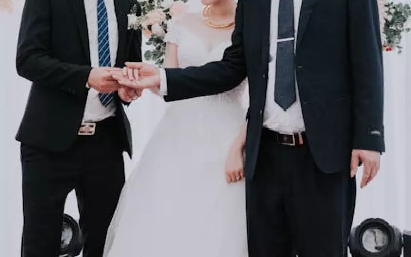 婚姻中出现第三者咋办(婚姻出现第三者如何解决)