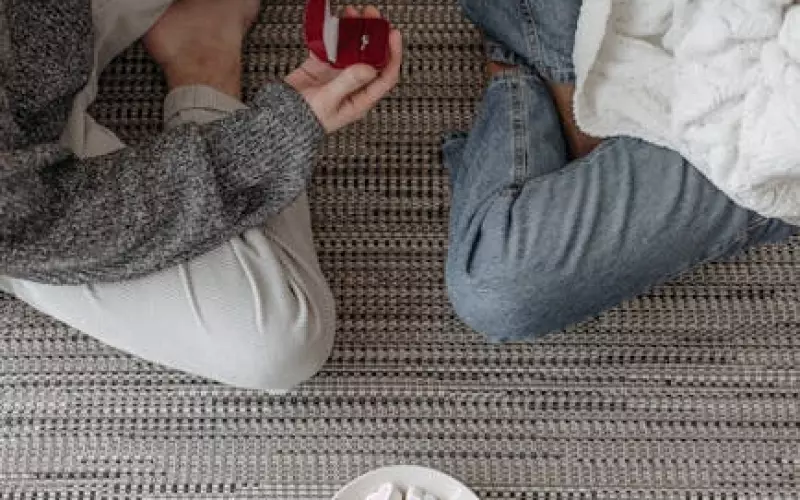 两个人的婚姻不合适怎么办(家庭冷暴力婚姻要不要继续)