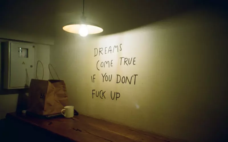 梦到分手一年的前任怎么办(梦到和前任分手)