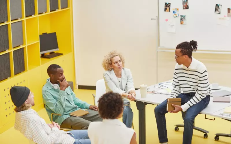 发现老公出轨后离婚该怎么做(女人出轨不想离婚的表现)