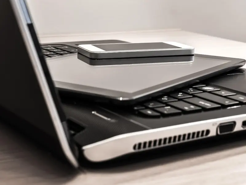 老公出轨怎么做：老公跟小三的联系不断，该怎么挽回老公的心