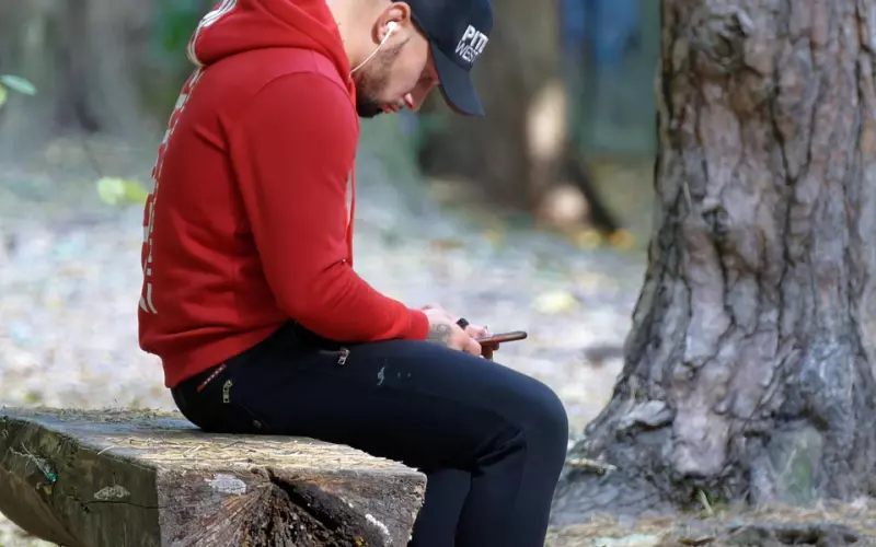 异地恋男朋友生气怎么办，隔着屏幕哄男生的方法