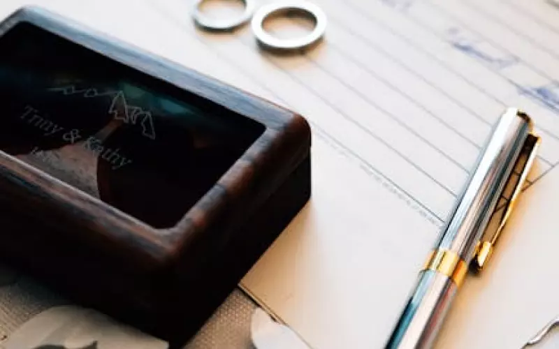 无爱的婚姻应该怎么办(无性姻缘该怎么离婚)