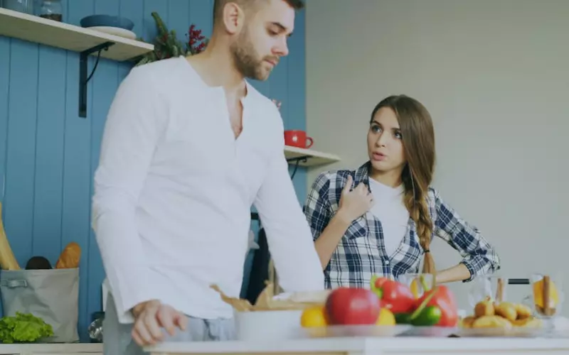 当发现老公和别的女人暧昧怎么办(发现老公和一个女人暧昧该怎么办)