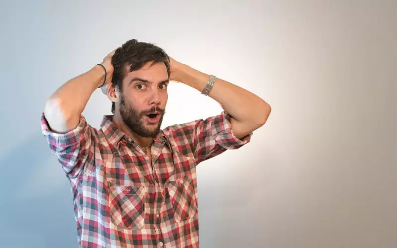 一个男人若是出轨都会有什么表现(出轨男人放不下情人都有哪些表现)