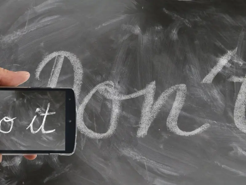 分手之后，你做过什么那些错误的行为？有那些挽回禁忌？你应该怎么做？