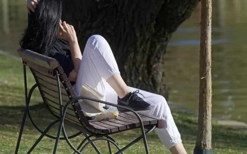 老婆和别人说生活琐事，也不和我说是怎么了？