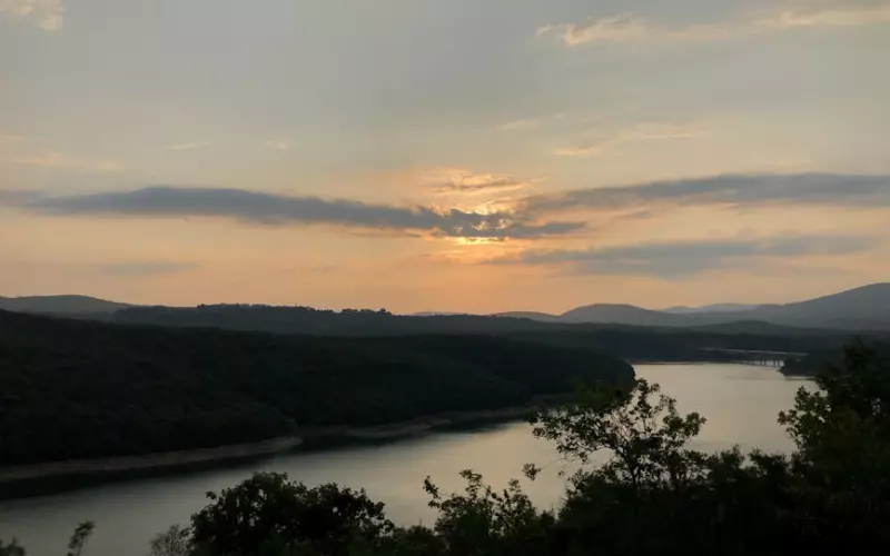 夫妻吵架女方经常提离婚怎么劝解(夫妻吵架要离婚怎么去挽回)