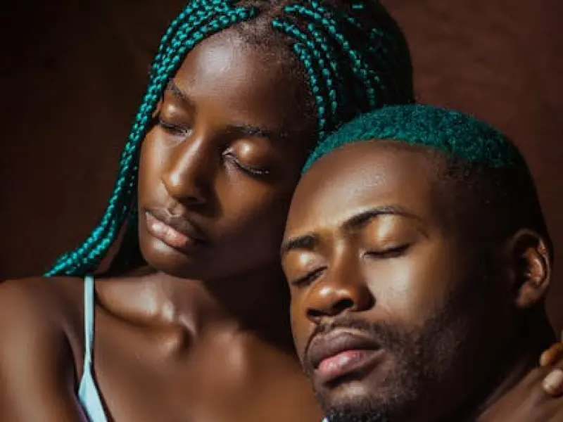 男人疯狂的喜欢上你时，才会对你说这3句话！