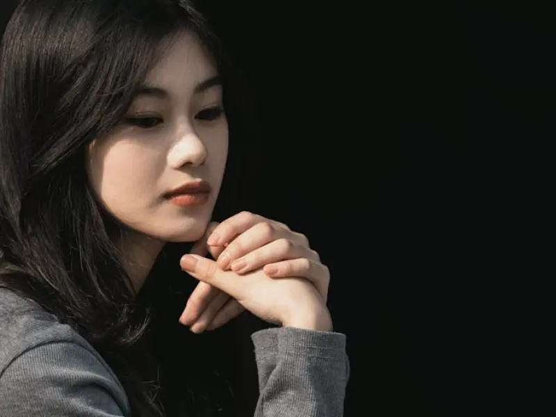 当一个男人不再对你感兴趣，就会特别挑剔你这三点