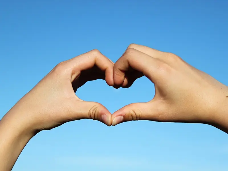 男人看见你时，有这4个表现，说明他真心喜欢你