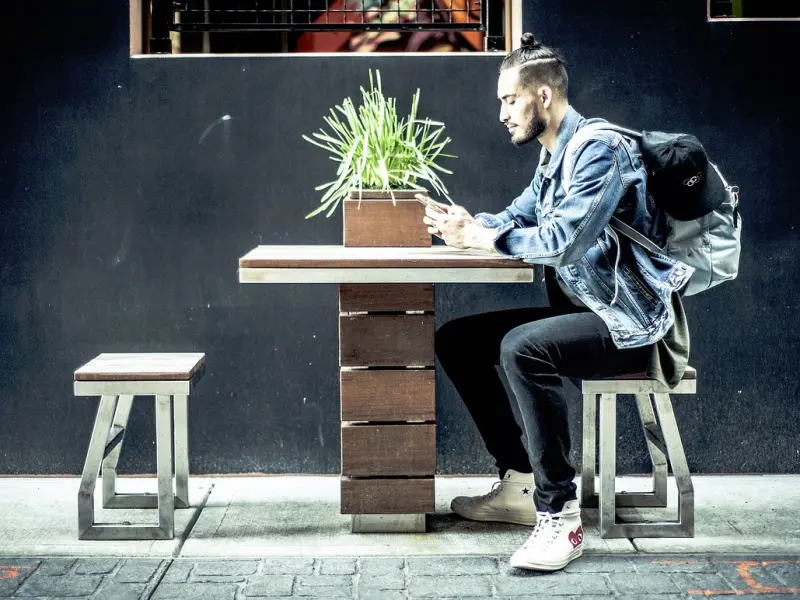 男人微信发来“早安”，聪明女人的回复，让男人想你一整天