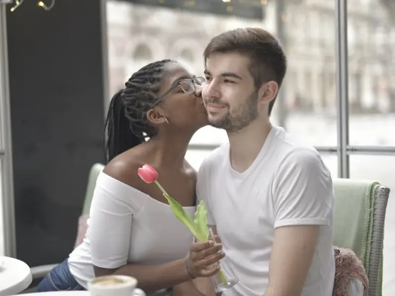 男人真心爱一个女人，会有这几个表现！